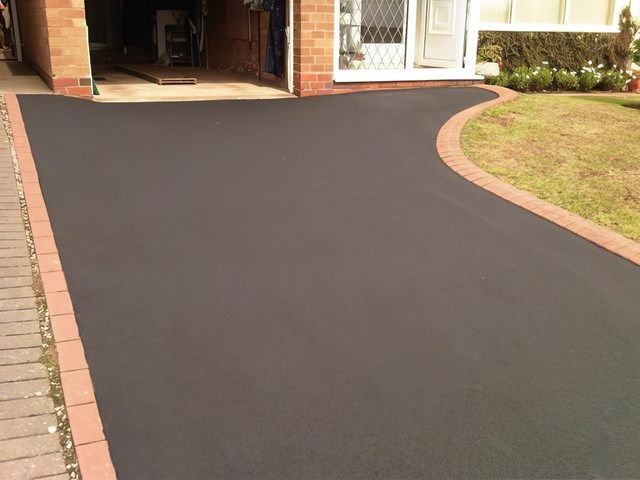 images/tarmac-cleaning/slider/tarmac-cleaning-2-kireth-ai.jpeg
